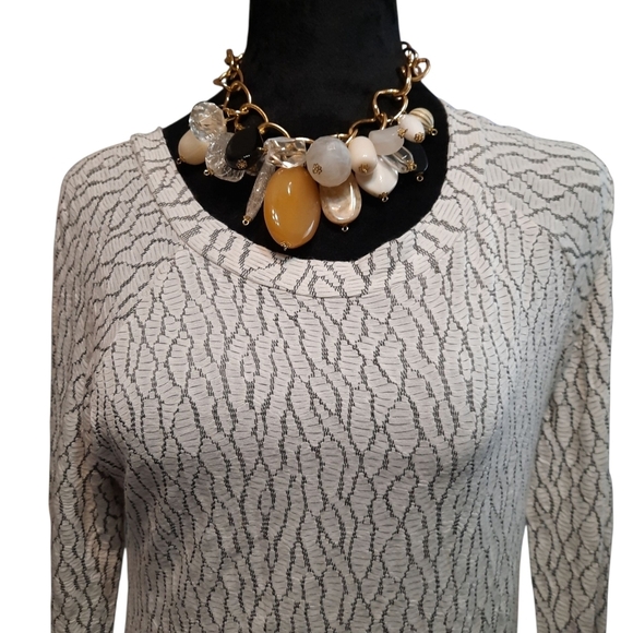 Elegant Gold and Cream Tone Stones Necklace - Picture 2 of 7